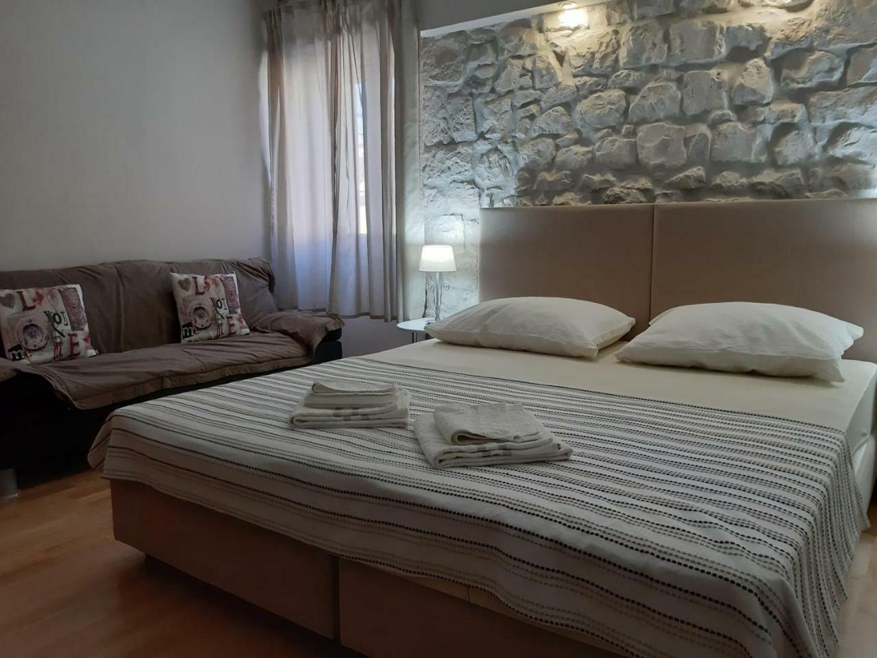Carol Rooms Trogir Exterior foto